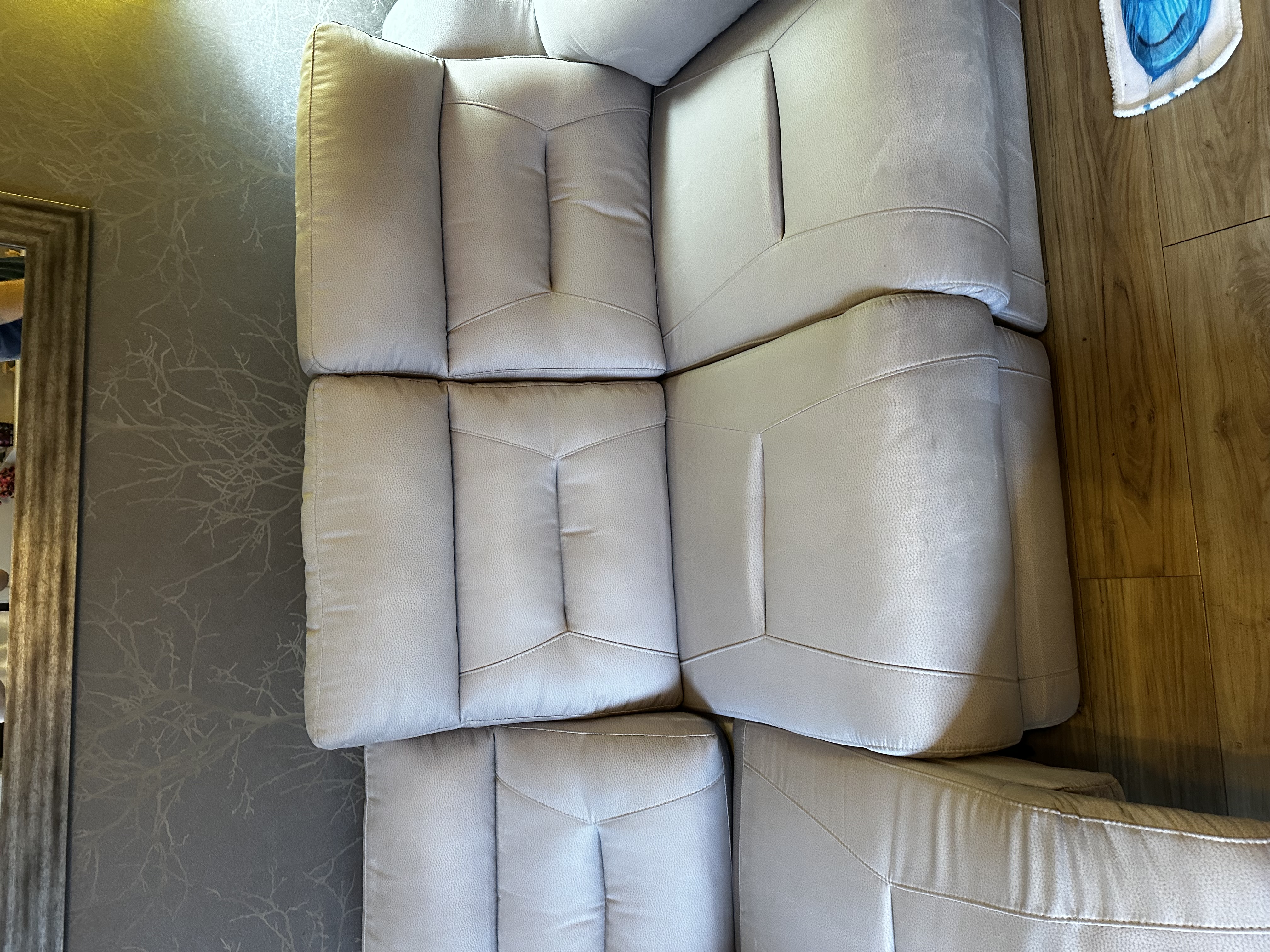 Canapé d'angle après nettoyage professionnel Vannes