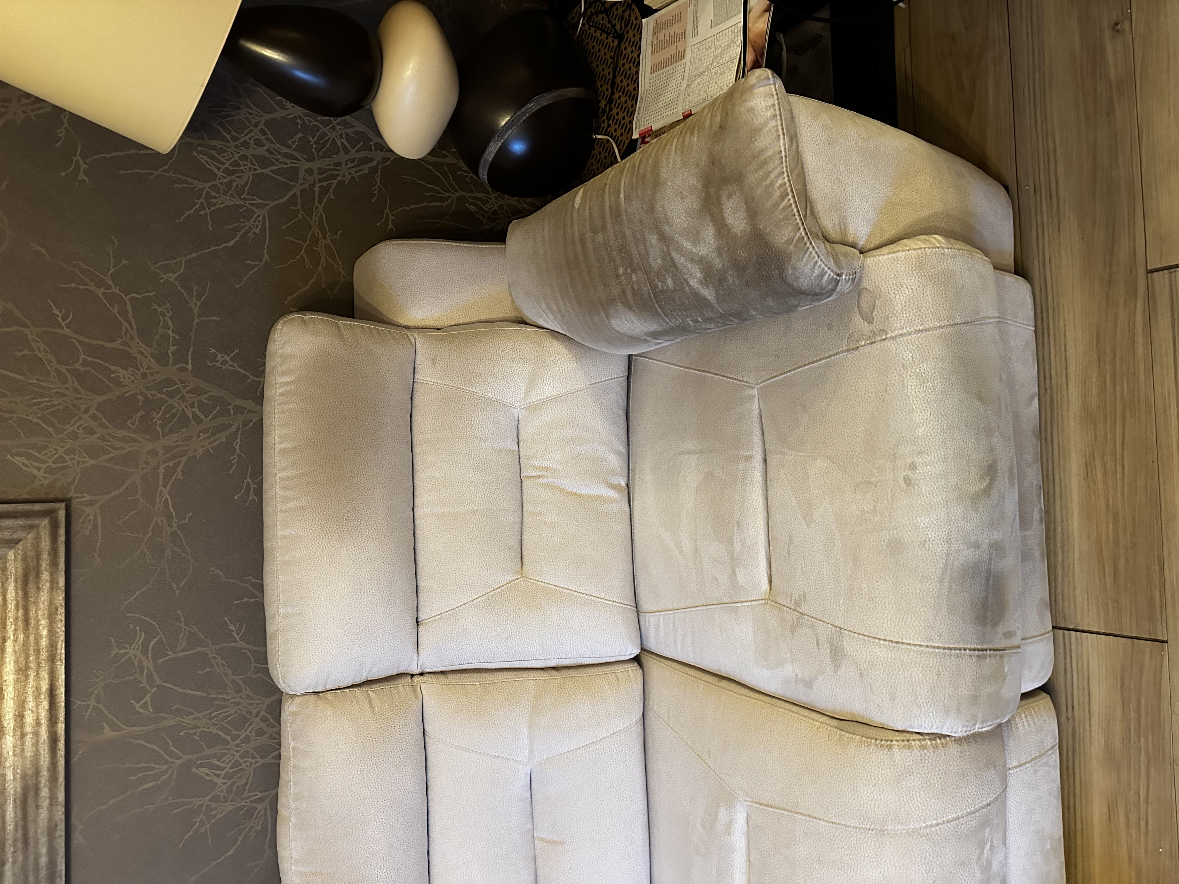 Canapé avant nettoyage professionnel Vannes MORBRILLANT