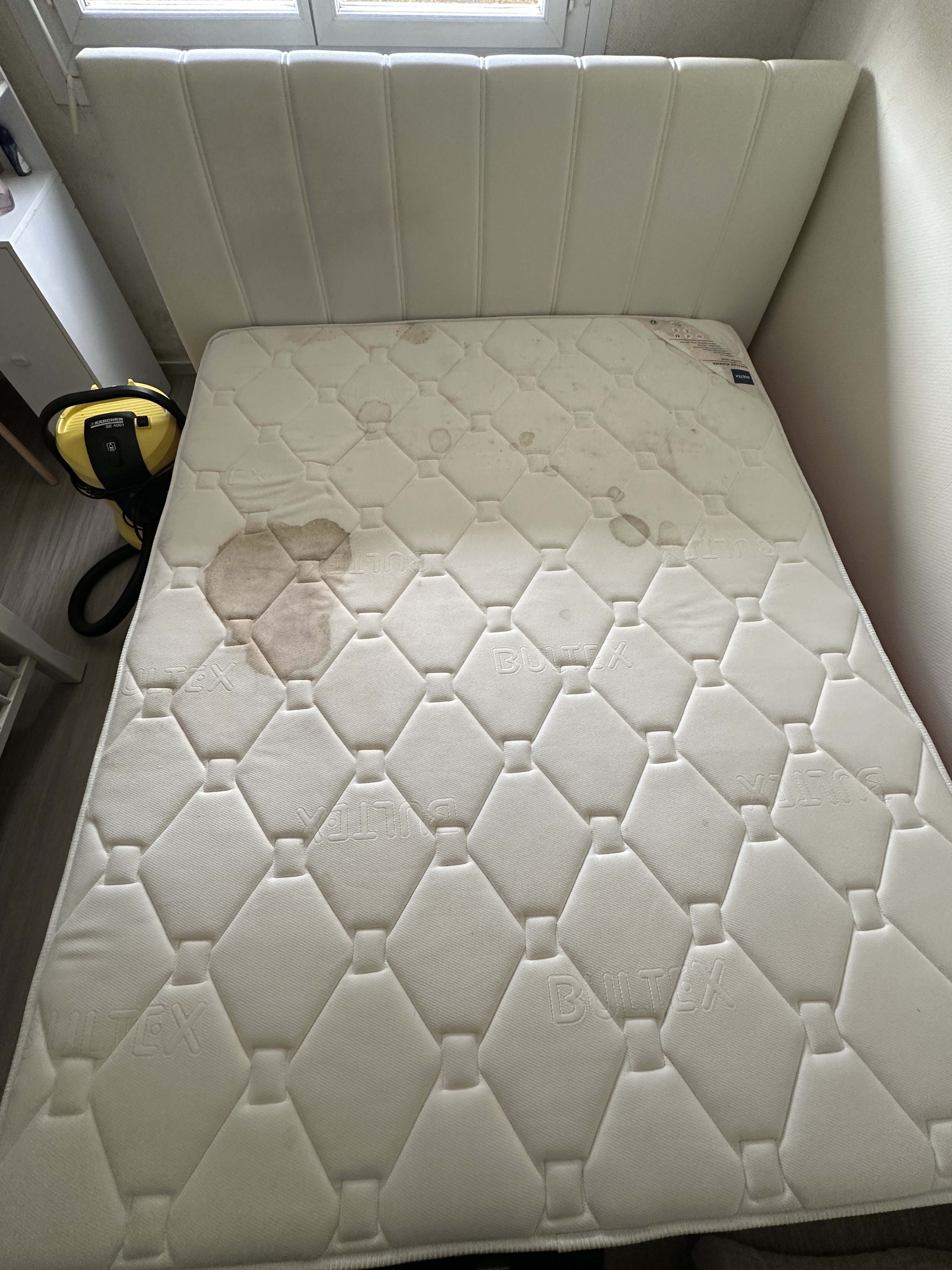 Matelas avant nettoyage professionnel Vannes MORBRILLANT